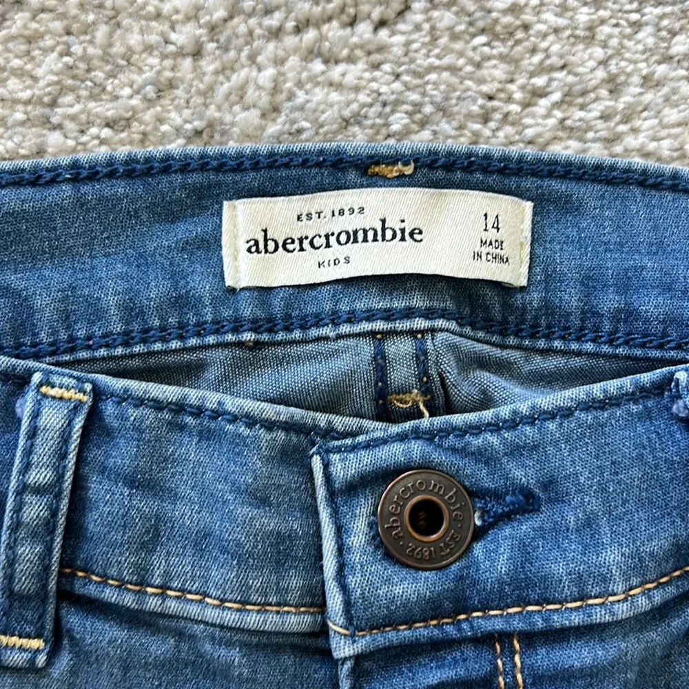 Girls Abercrombie Kids Jeans. - Picture 4 of 7